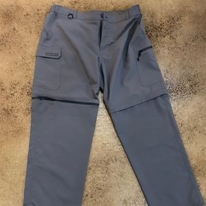 Cabela’s Guide Gear zip off pant/short.  Size Xl